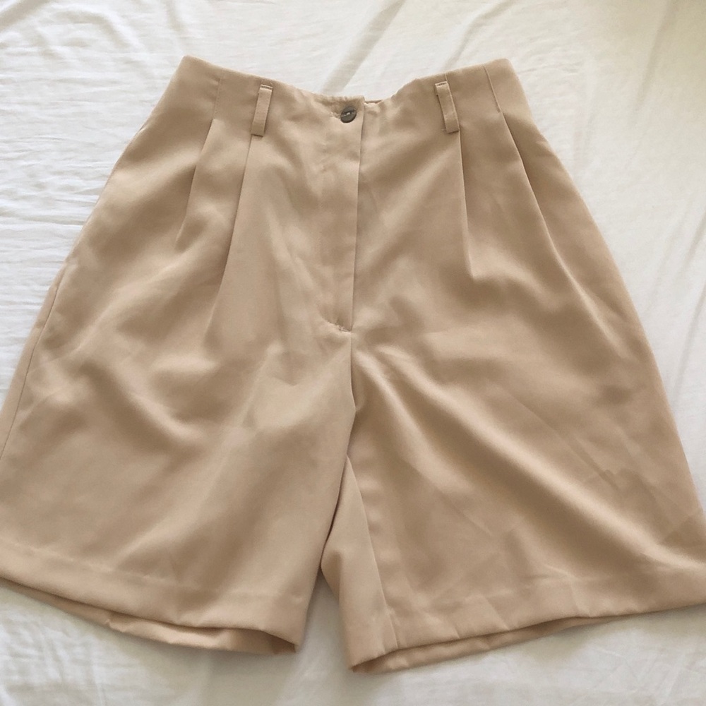 Vtg Haley High-Waist Pleated Women’s Shorts in Beige
